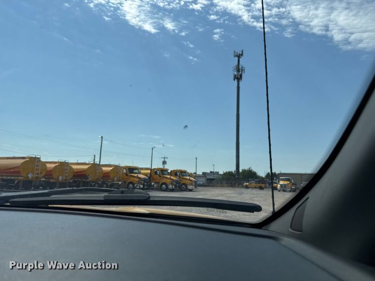 image for item EU2072 2017 Ford F350 Super Duty  utility bed pickup truck