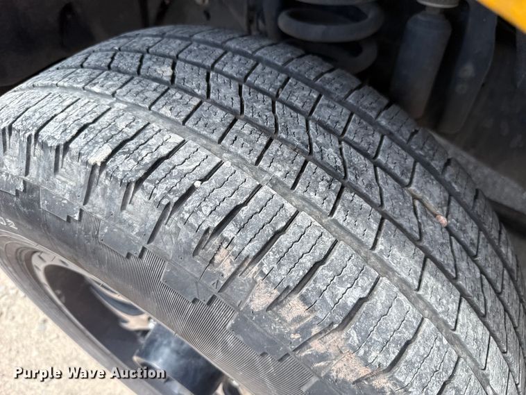 image for item EU2072 2017 Ford F350 Super Duty  utility bed pickup truck