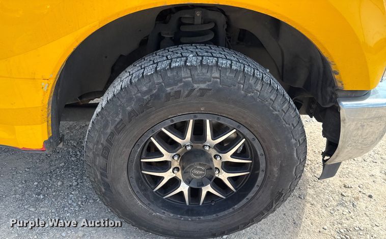 image for item EU2072 2017 Ford F350 Super Duty  utility bed pickup truck