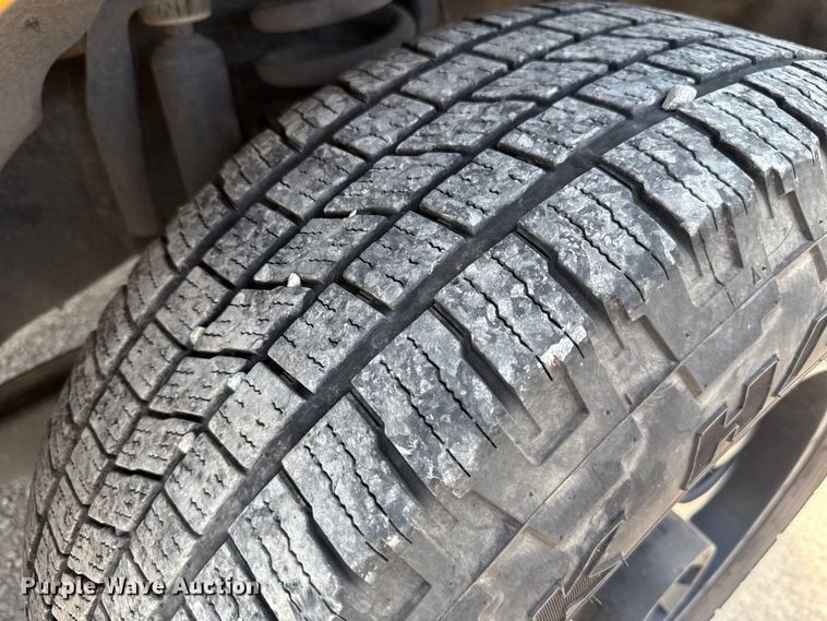 image for item EU2072 2017 Ford F350 Super Duty  utility bed pickup truck