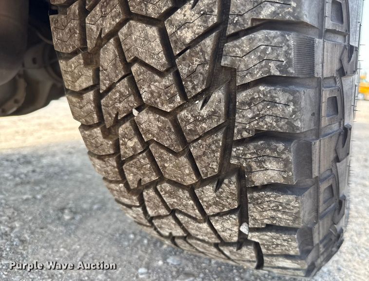 image for item EU2072 2017 Ford F350 Super Duty  utility bed pickup truck