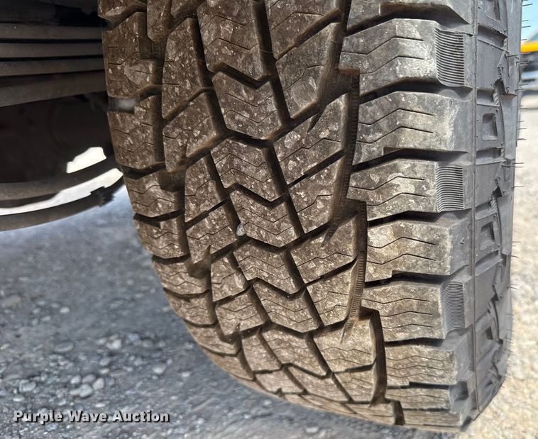 image for item EU2072 2017 Ford F350 Super Duty  utility bed pickup truck