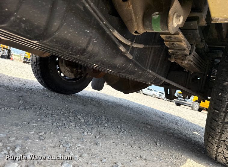 image for item EU2073 2017 Chevrolet Silverado 3500HD utility bed pickup truck