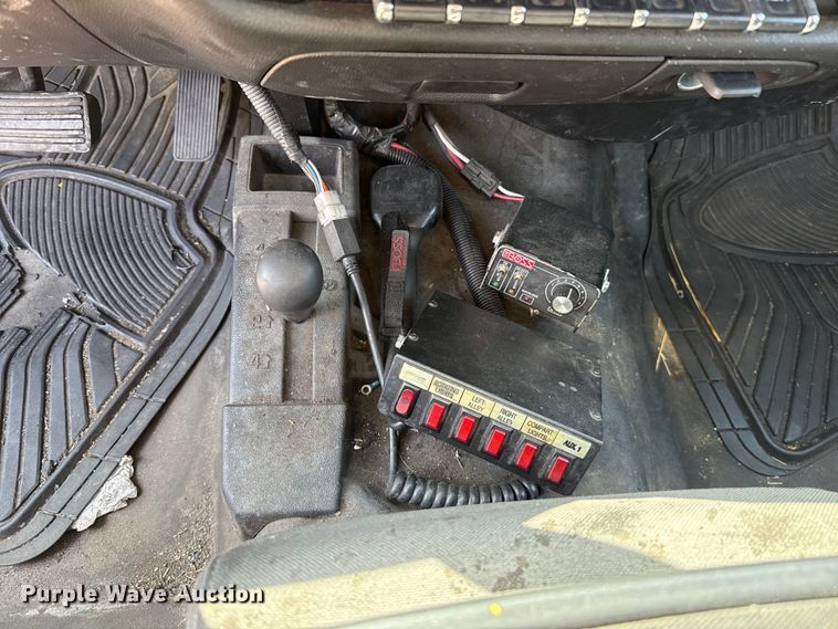 image for item EU2073 2017 Chevrolet Silverado 3500HD utility bed pickup truck