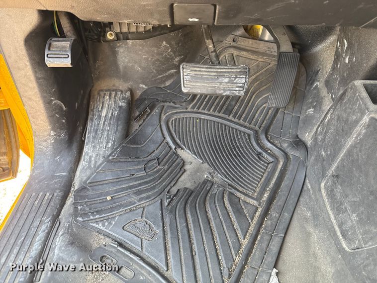 image for item EU2073 2017 Chevrolet Silverado 3500HD utility bed pickup truck