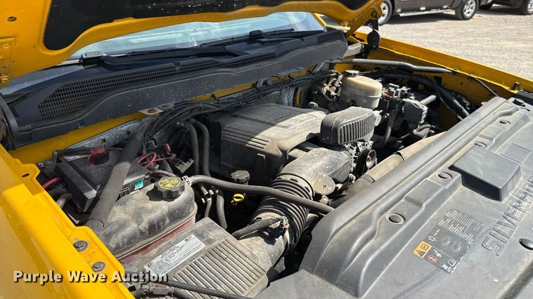 image for item EU2073 2017 Chevrolet Silverado 3500HD utility bed pickup truck