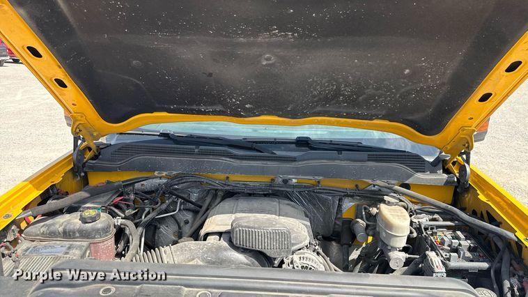 image for item EU2073 2017 Chevrolet Silverado 3500HD utility bed pickup truck