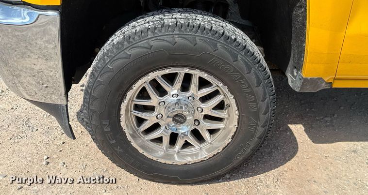 image for item EU2073 2017 Chevrolet Silverado 3500HD utility bed pickup truck