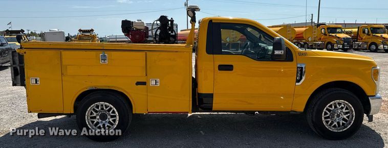 image for item EU2074 2017 Ford F350 Super Duty  utility bed pickup truck