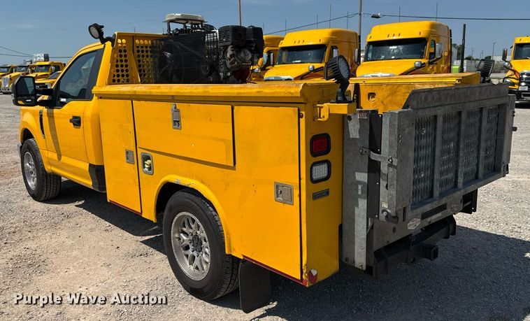 image for item EU2074 2017 Ford F350 Super Duty  utility bed pickup truck