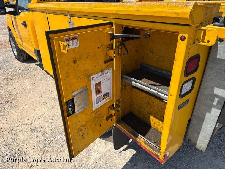 image for item EU2074 2017 Ford F350 Super Duty  utility bed pickup truck