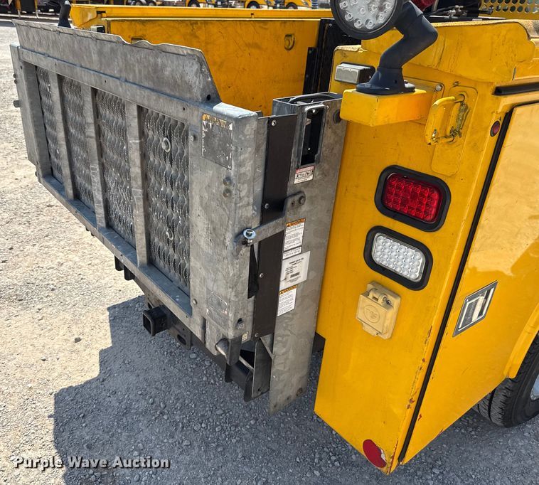 image for item EU2074 2017 Ford F350 Super Duty  utility bed pickup truck