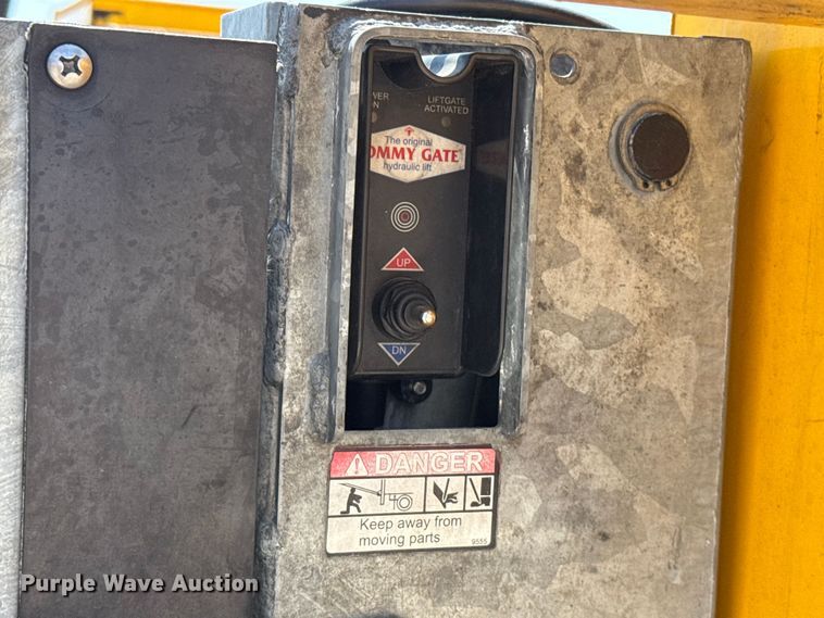 image for item EU2074 2017 Ford F350 Super Duty  utility bed pickup truck