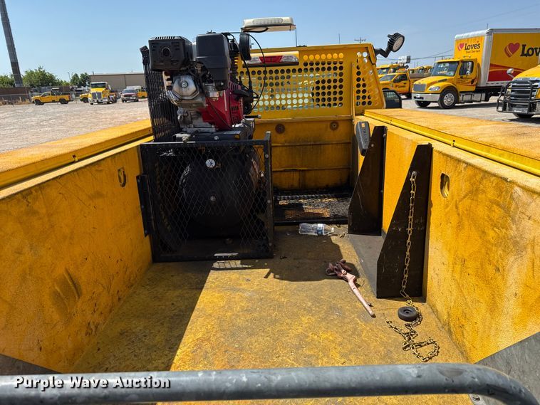 image for item EU2074 2017 Ford F350 Super Duty  utility bed pickup truck