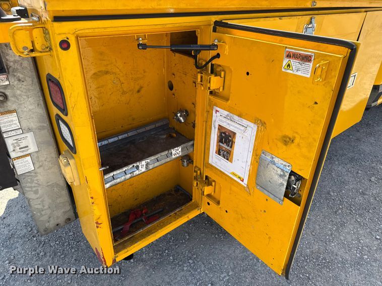 image for item EU2074 2017 Ford F350 Super Duty  utility bed pickup truck