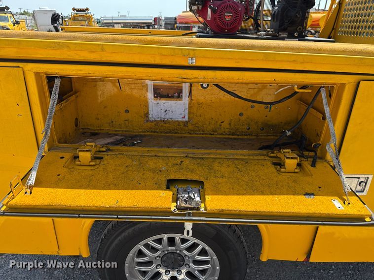 image for item EU2074 2017 Ford F350 Super Duty  utility bed pickup truck