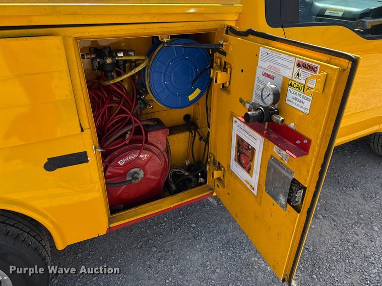 image for item EU2074 2017 Ford F350 Super Duty  utility bed pickup truck