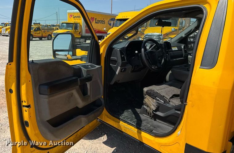 image for item EU2074 2017 Ford F350 Super Duty  utility bed pickup truck