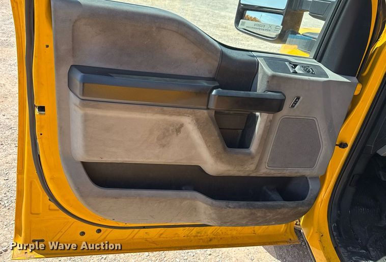 image for item EU2074 2017 Ford F350 Super Duty  utility bed pickup truck