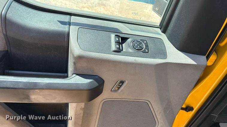 image for item EU2074 2017 Ford F350 Super Duty  utility bed pickup truck