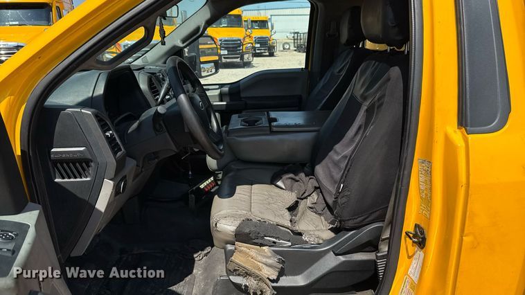 image for item EU2074 2017 Ford F350 Super Duty  utility bed pickup truck