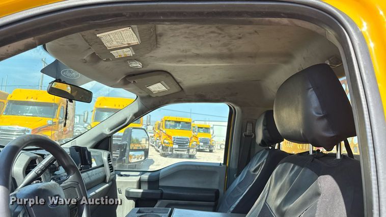 image for item EU2074 2017 Ford F350 Super Duty  utility bed pickup truck