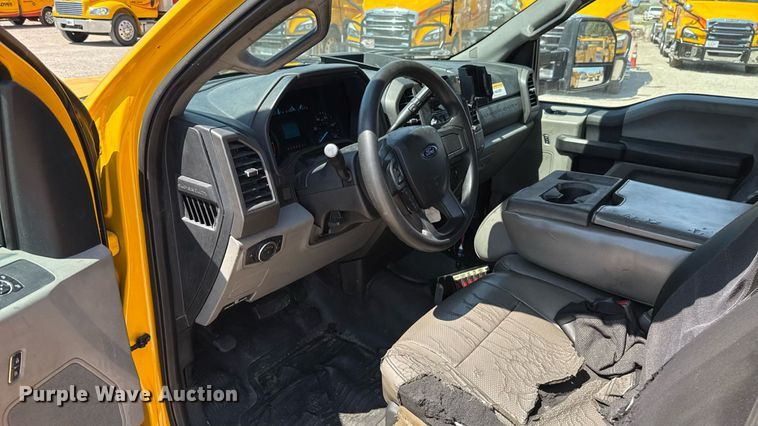 image for item EU2074 2017 Ford F350 Super Duty  utility bed pickup truck