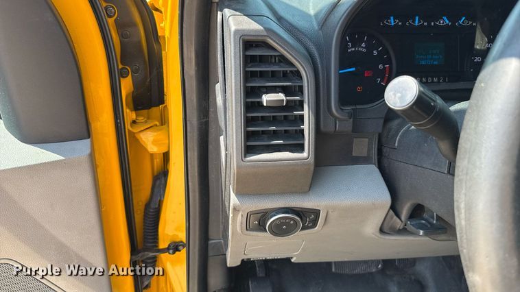 image for item EU2074 2017 Ford F350 Super Duty  utility bed pickup truck