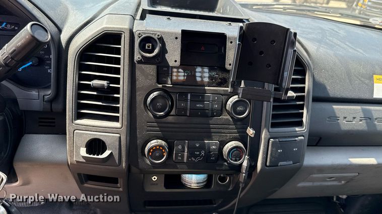 image for item EU2074 2017 Ford F350 Super Duty  utility bed pickup truck