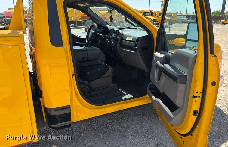 image for item EU2074 2017 Ford F350 Super Duty  utility bed pickup truck