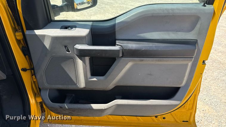 image for item EU2074 2017 Ford F350 Super Duty  utility bed pickup truck