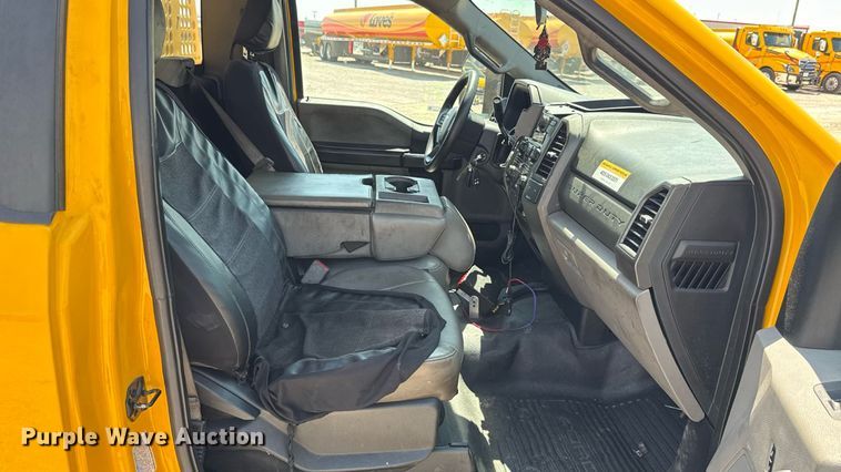 image for item EU2074 2017 Ford F350 Super Duty  utility bed pickup truck