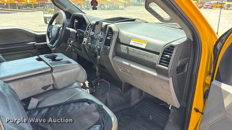 image for item EU2074 2017 Ford F350 Super Duty  utility bed pickup truck