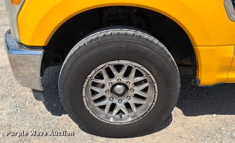 image for item EU2074 2017 Ford F350 Super Duty  utility bed pickup truck