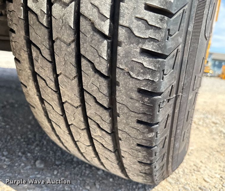 image for item EU2074 2017 Ford F350 Super Duty  utility bed pickup truck