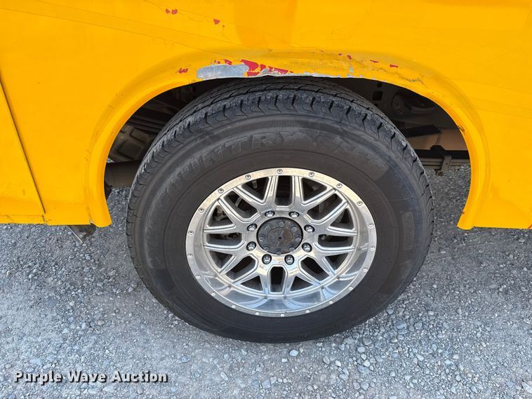 image for item EU2074 2017 Ford F350 Super Duty  utility bed pickup truck