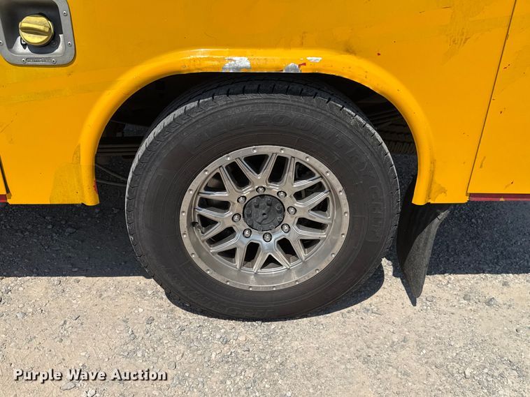 image for item EU2074 2017 Ford F350 Super Duty  utility bed pickup truck