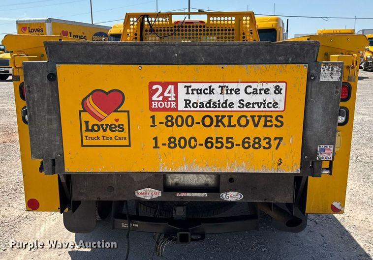 image for item EU2076 2017 Chevrolet Silverado 3500HD utility bed pickup truck