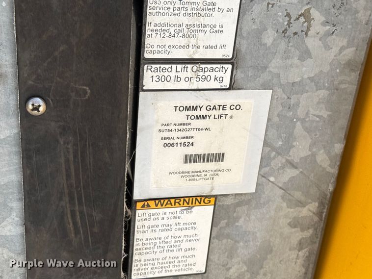 image for item EU2076 2017 Chevrolet Silverado 3500HD utility bed pickup truck