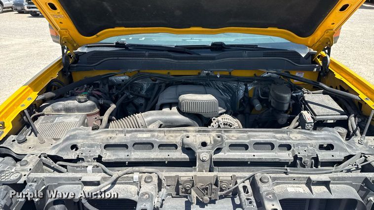 image for item EU2076 2017 Chevrolet Silverado 3500HD utility bed pickup truck