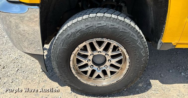 image for item EU2076 2017 Chevrolet Silverado 3500HD utility bed pickup truck