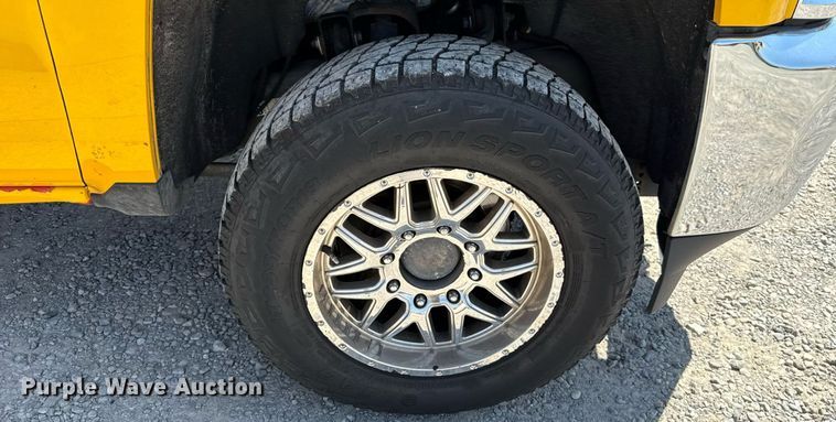 image for item EU2076 2017 Chevrolet Silverado 3500HD utility bed pickup truck