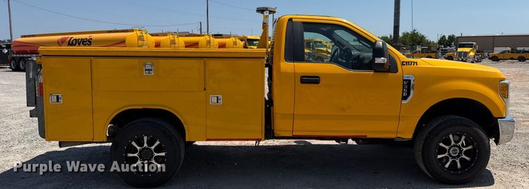 image for item EU2077 2017 Ford F350 Super Duty  utility bed pickup truck