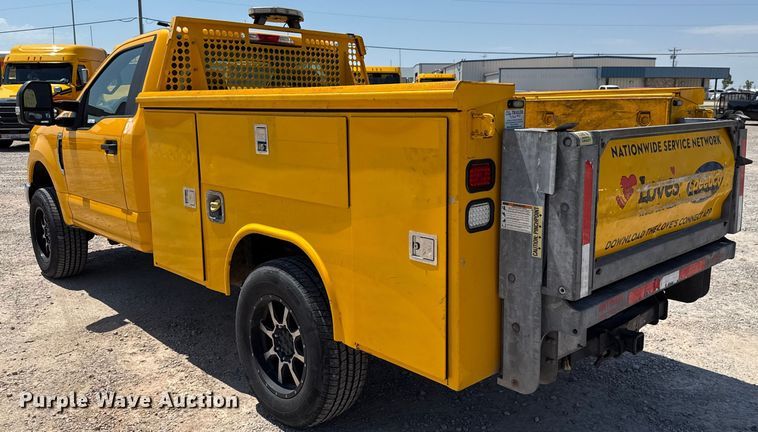 image for item EU2077 2017 Ford F350 Super Duty  utility bed pickup truck