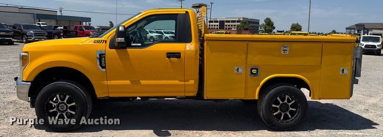 image for item EU2077 2017 Ford F350 Super Duty  utility bed pickup truck