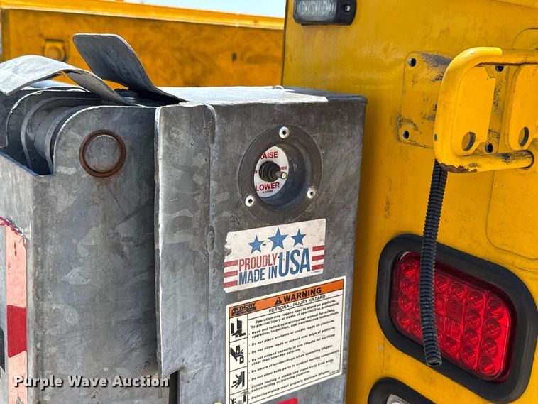 image for item EU2077 2017 Ford F350 Super Duty  utility bed pickup truck