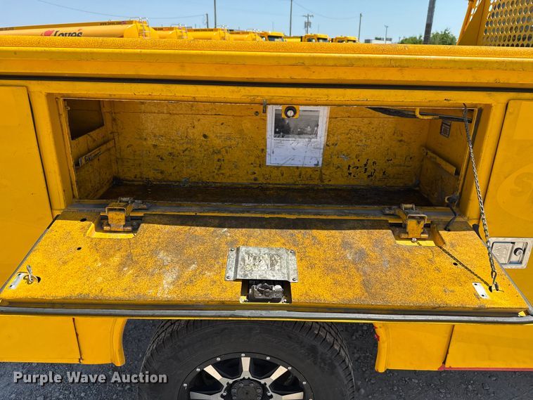 image for item EU2077 2017 Ford F350 Super Duty  utility bed pickup truck