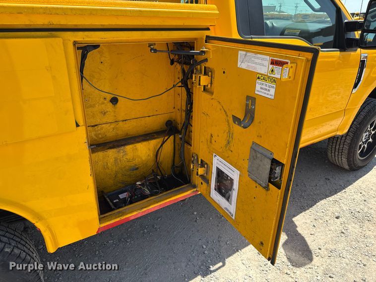 image for item EU2077 2017 Ford F350 Super Duty  utility bed pickup truck