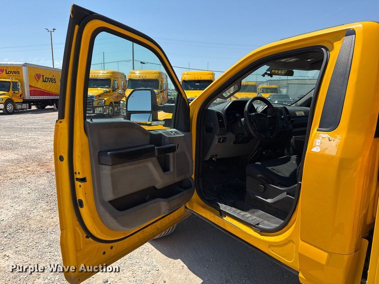 image for item EU2077 2017 Ford F350 Super Duty  utility bed pickup truck