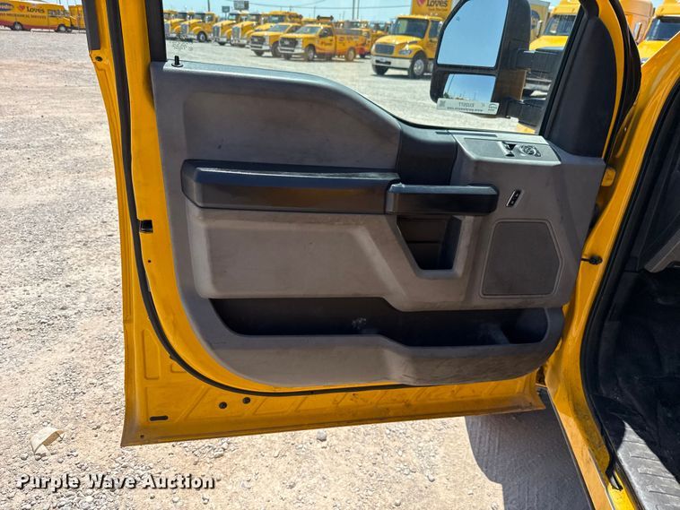 image for item EU2077 2017 Ford F350 Super Duty  utility bed pickup truck